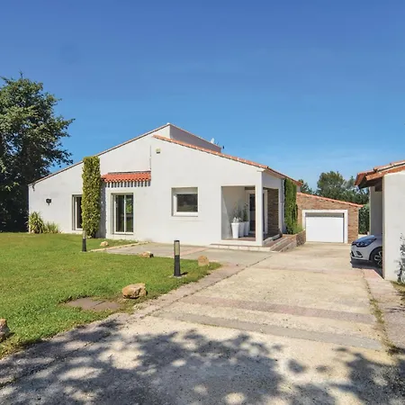Holiday home Pet Friendly In *