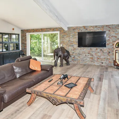 Pet Friendly In * Trets